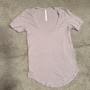 Aritzia The Group Babaton XS V-neck T-shirt Mauve Purple